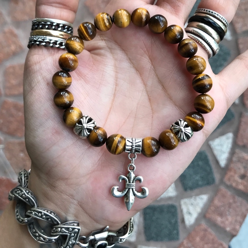 Tiger eye silver dangly fleur de lis bead bracelet - Picture 4 of 8